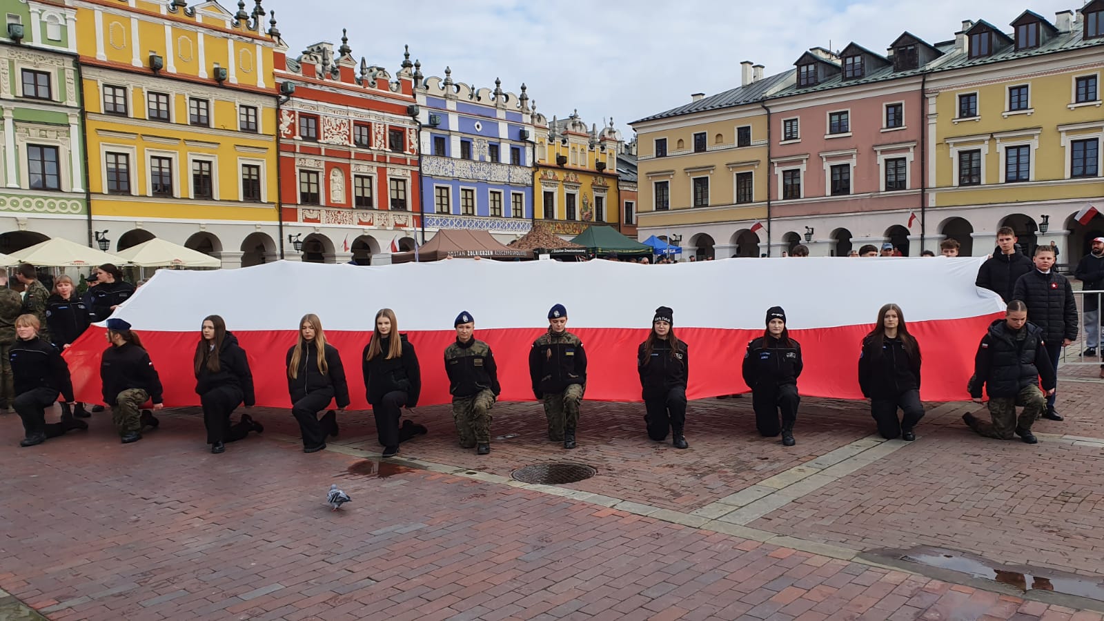 ZESPÓŁ SZKÓŁ PONADPODSTAWOWYCH NR 5 IM. JÓZEFA PIŁSUDSKIEGO W ZAMOŚCIU – MANIFESTACJA PATRIOTYCZNA I MARSZ NIEPODLEGŁOŚCI