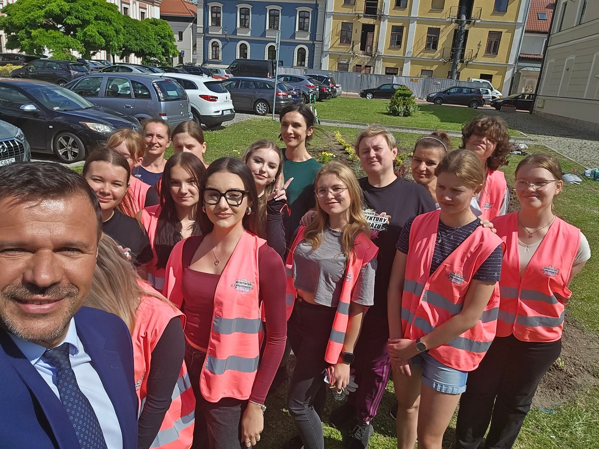 Zazieleniamy Zamość- zakładamy rabatę na Rynku Solnym