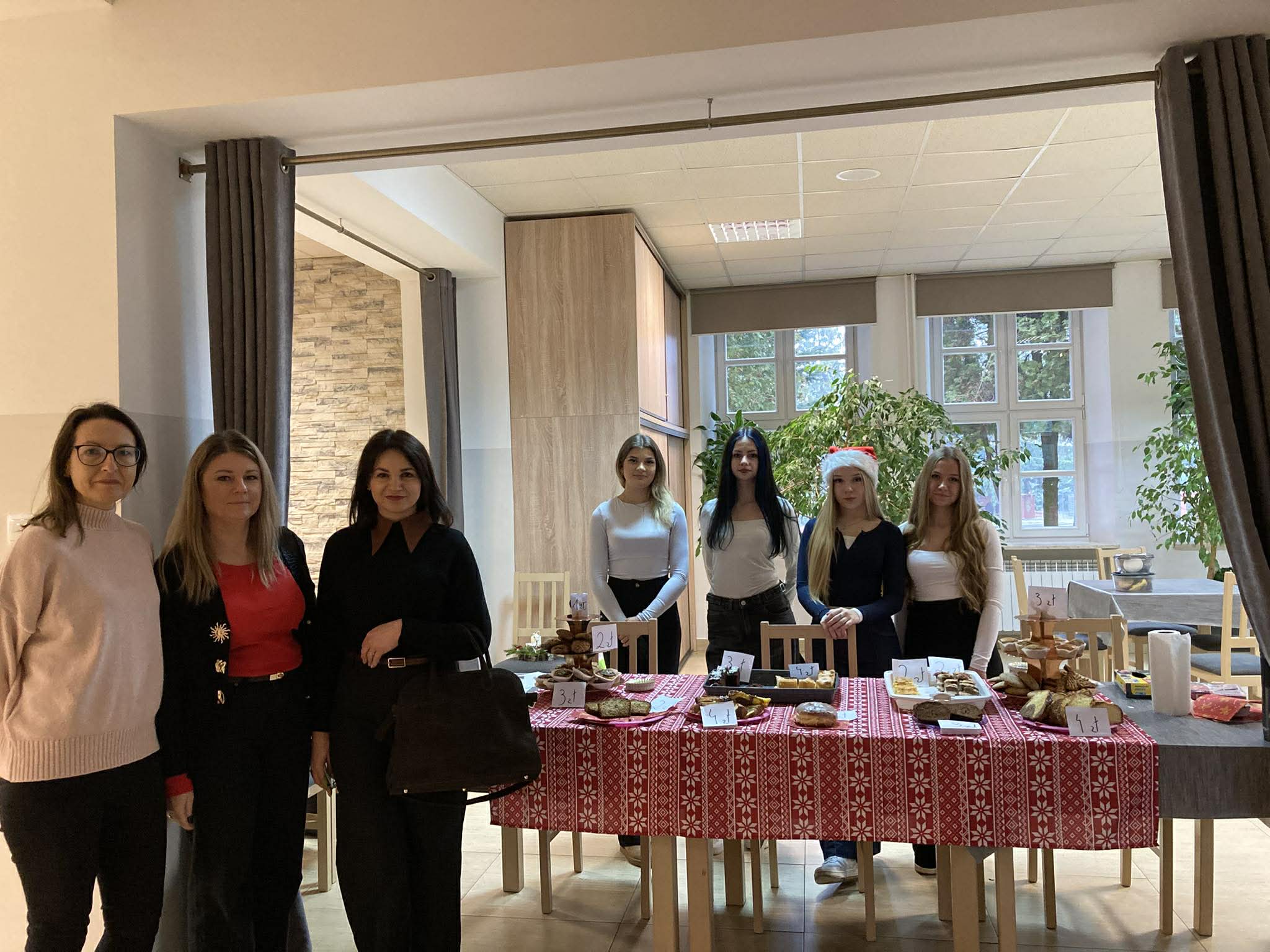 Cukierenka charytatywna z okazji Międzynarodowego Dnia Wolontariusza